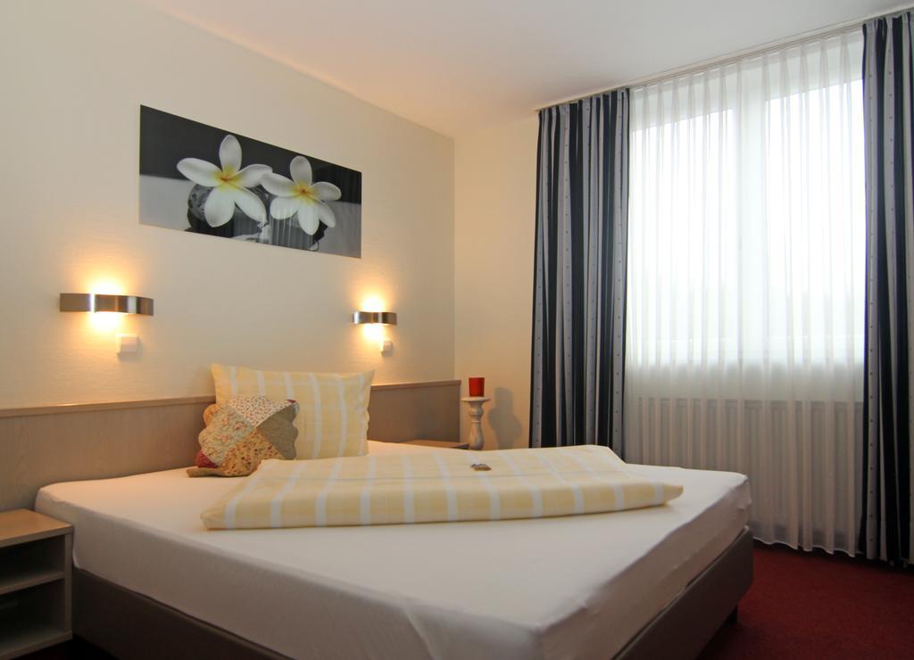 Sporthotel Öhringen Zimmer foto